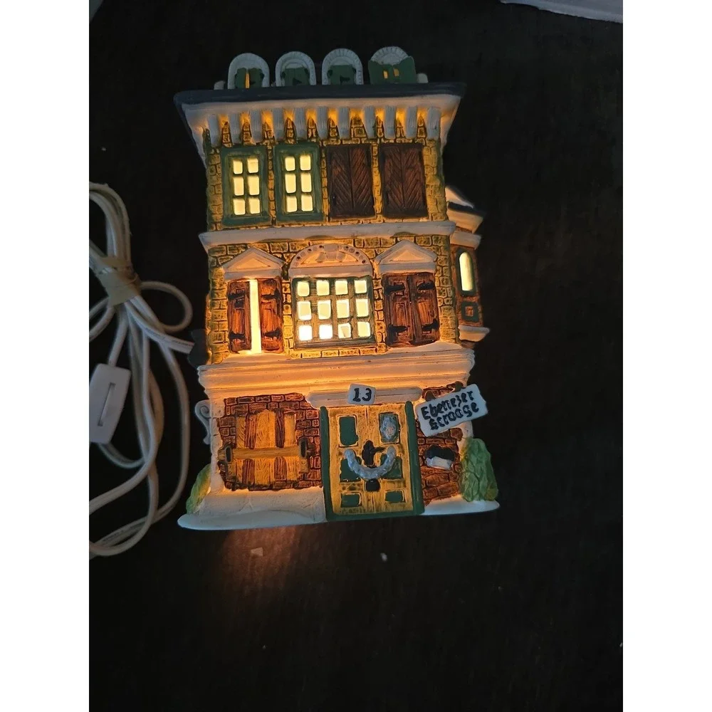 The Flat Of Ebenezer Scrooge - Dickens Village - EUC - Dept 56 Vintage 1989